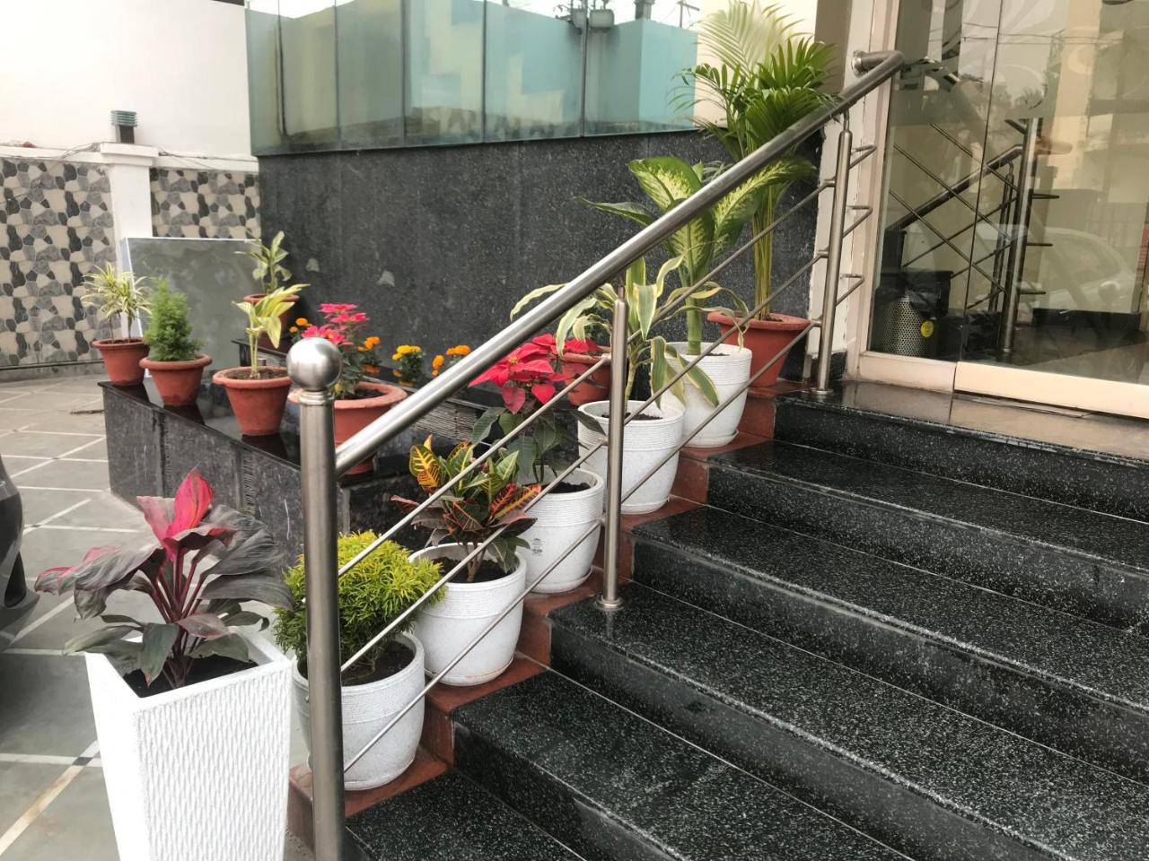 Hotel Sunrise Inn Lucknow Eksteriør bilde