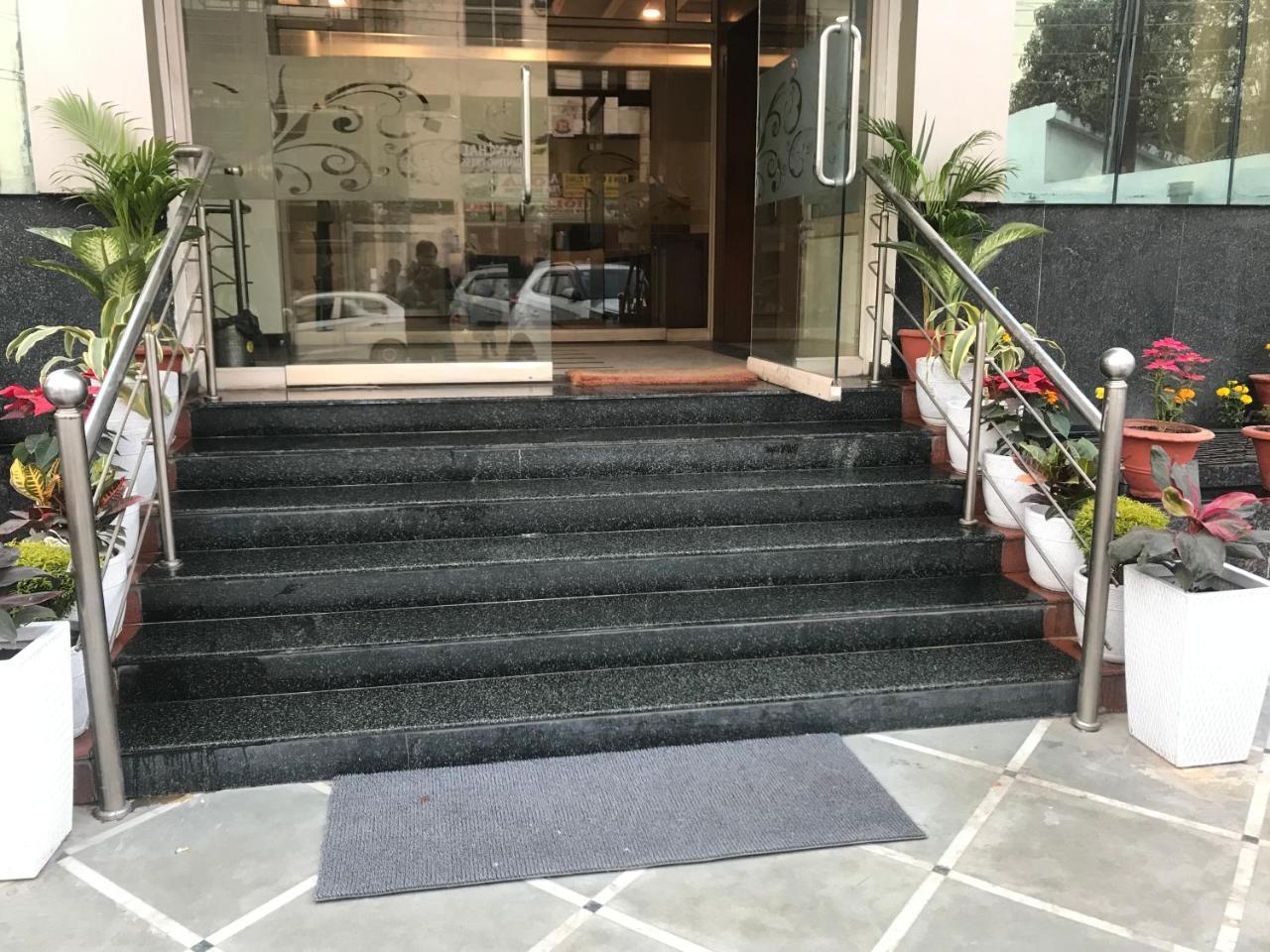Hotel Sunrise Inn Lucknow Eksteriør bilde