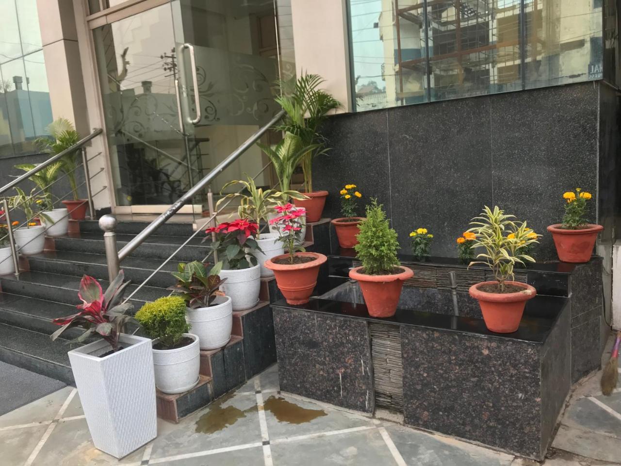 Hotel Sunrise Inn Lucknow Eksteriør bilde